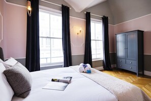 1 bedroom, desk, iron/ironing board, WiFi