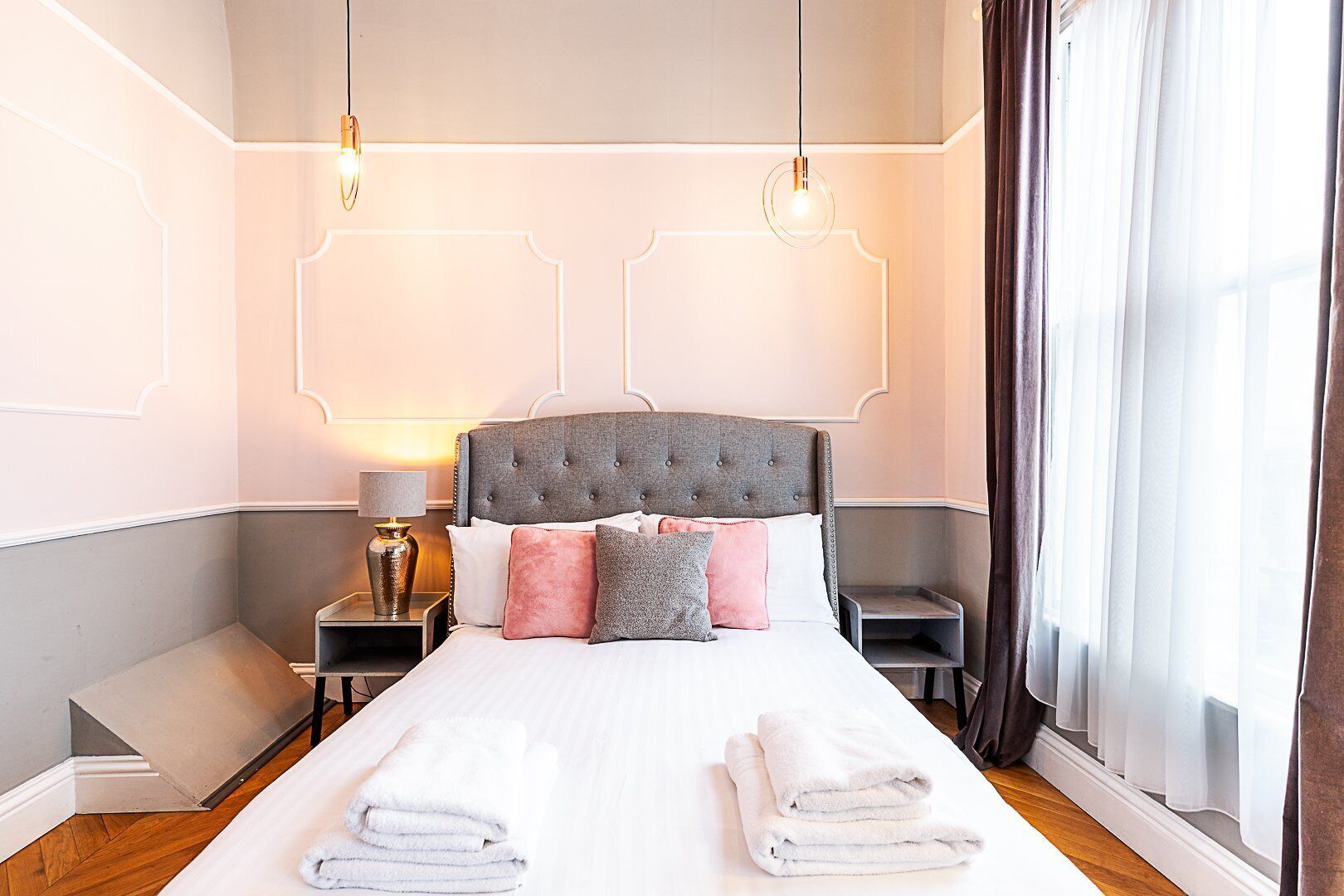 2 bedrooms, desk, iron/ironing board, WiFi