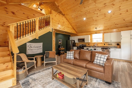 スマートテレビ、暖炉. NEW HOT TUB Cozy Cabin Cumberland River near Lake Cumberland~Firepit~New build