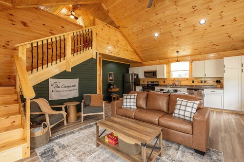 NEW HOT TUB Cozy Cabin Cumberland River near Lake Cumberland~Firepit~New build