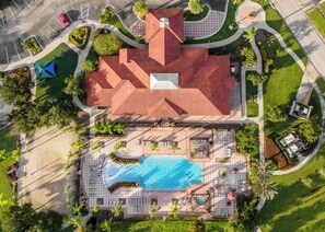 10 Innenpools, 10 Außenpools