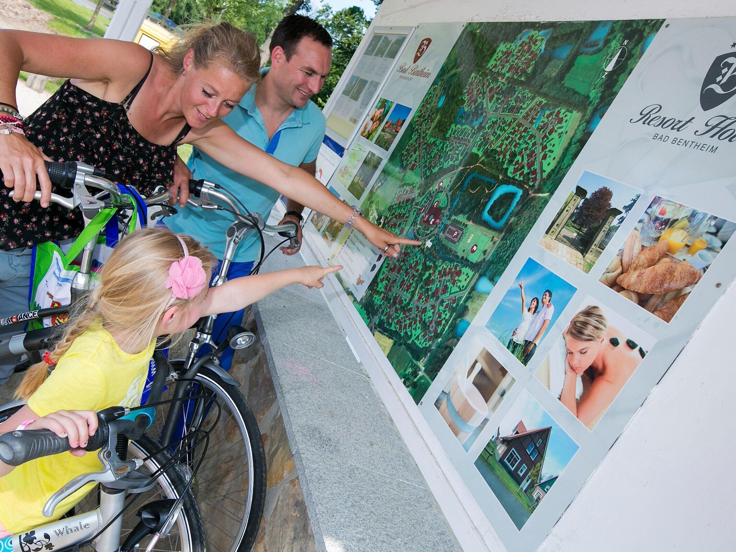 A map of Bad Bentheim with a bicycle and a child pointing at it.