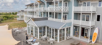 Luxury Suite With air Conditioning, Near the Beach