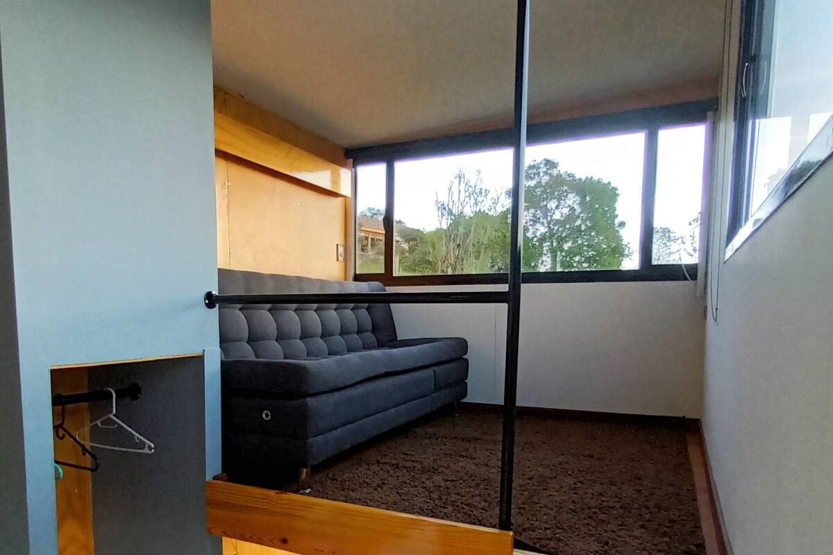 Suite Studio Panoramique, vue montagne | Couette en duvet d'oie, bureau