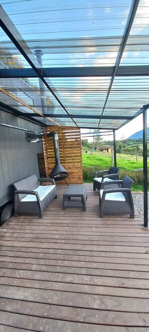 Panorama-studiosuite - bjergudsigt | Opholdsområde | Fladskærms-tv, pejs
