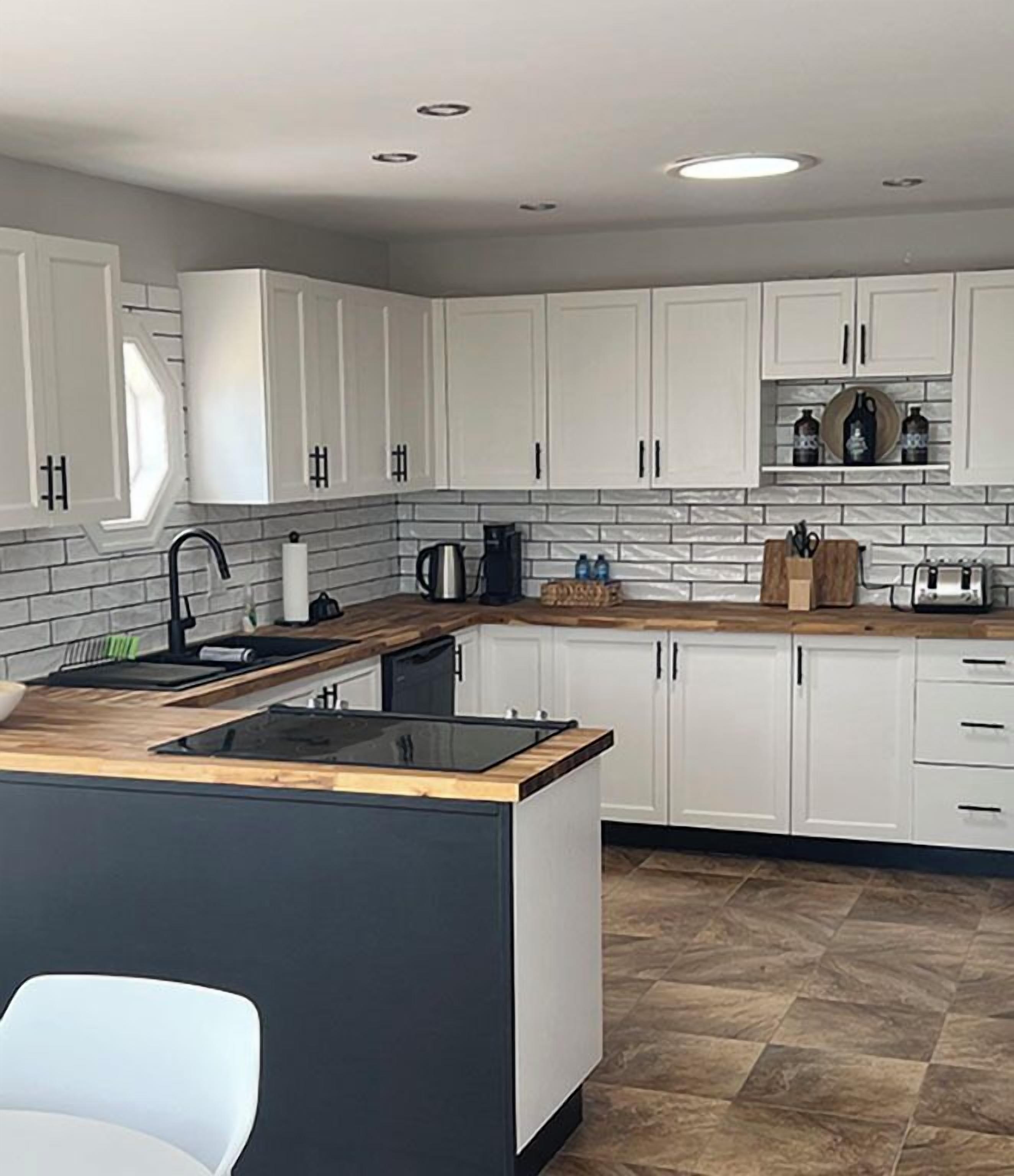 Executive Bungalow | Private kitchen | Oven, stovetop, dishwasher, toaster