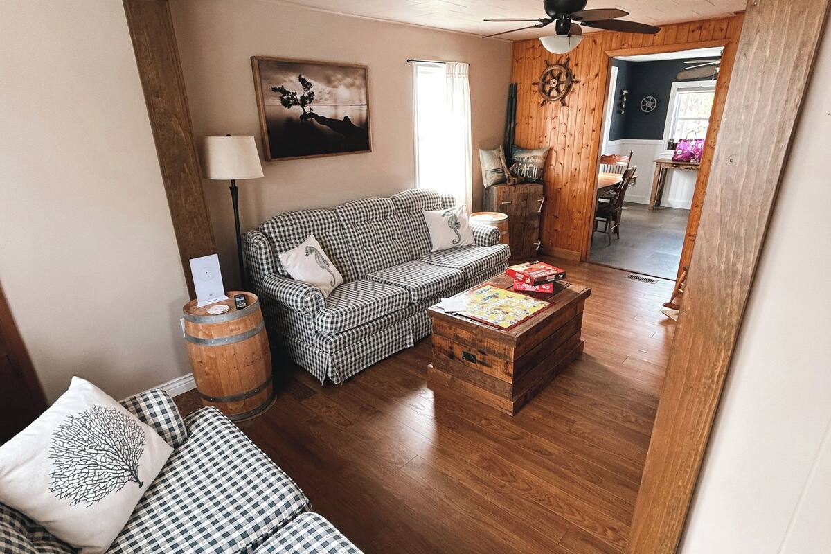 Panoramic Cottage | Living area | TV