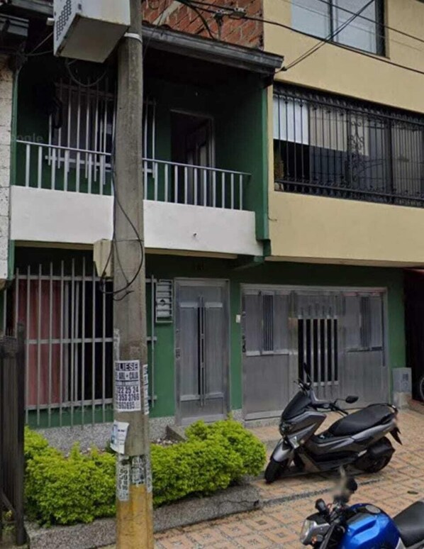Exterior - Road Living Home (Medellín)