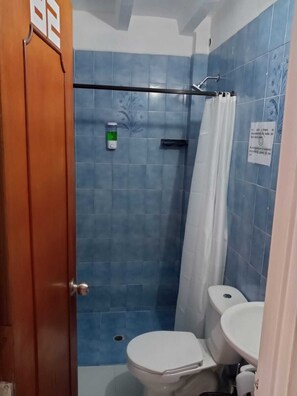 Bathroom - Road Living Home (Medellín)
