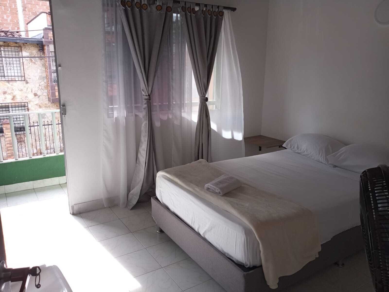 Rideaux occultants, fer et planche à repasser, Wi-Fi gratuit