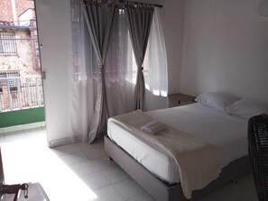 Blackout curtains, iron/ironing board, free WiFi - Road Living Home (Medellín)