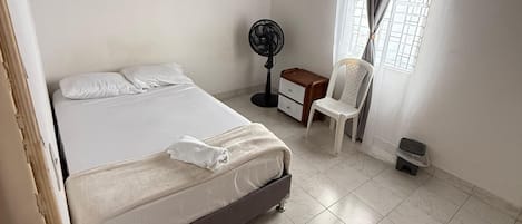 Basic Single Room, Non Smoking | Blackout drapes, iron/ironing board, free WiFi