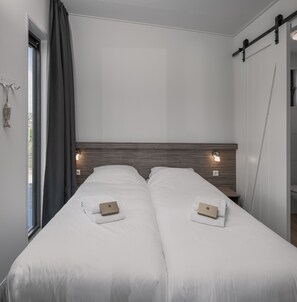 2 bedrooms, individually furnished, bed sheets - Lodge by Markermeer Near Hoorn (Wijdenes)