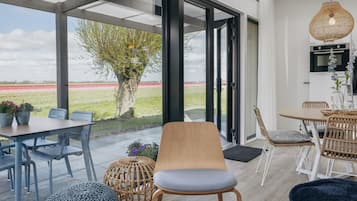 Bungalow | Dining
