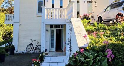 Gemütliche kleine hochwertige Ferienwohnung in Plön, GartenTerrasse Stellplatz