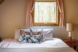 4 bedrooms, iron/ironing board, travel cot, WiFi