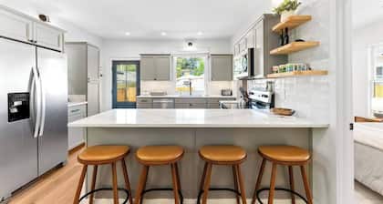 * The Bungalow at Hyde Park *