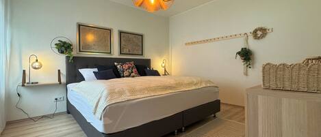 2 عدّة غرف نوم ومكتب ومكواة/لوح كي وواي فاي مجانًا