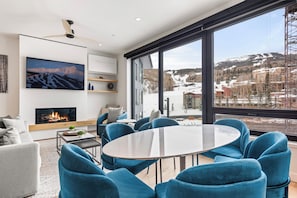Electric Pass Lodge 505 | Living area | 40-inch Smart TV with cable channels, fireplace - Electric Pass Lodge by Snowmass Vacation (Snowmass Village)