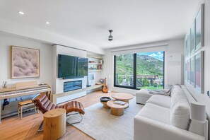 Electric Pass Lodge 304 | Living area | 40-inch Smart TV with cable channels, fireplace - Electric Pass Lodge by Snowmass Vacation (Snowmass Village)