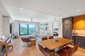 Electric Pass Lodge 304 | Living area | 40-inch Smart TV with cable channels, fireplace - Electric Pass Lodge by Snowmass Vacation (Snowmass Village)