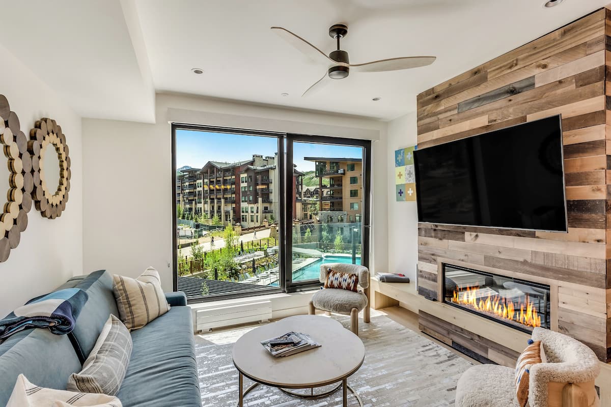 Apartamento | Área de estar | Smart TV 40 polegadas com canais a cabo, lareira