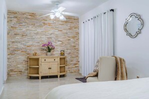 1 soverom, skrivebord, strykejern/-brett og wi-fi