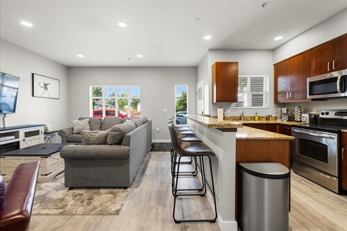 *Heart of Downtown*Balcony*Parking*300Mbps*BBQ