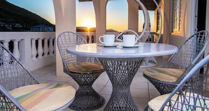 Entire Homestay In Kingston - by Airport