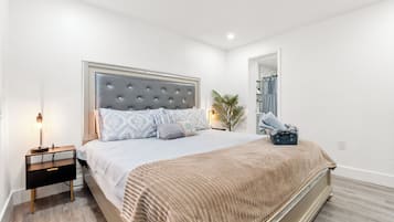 4 bedrooms, in-room safe, desk, iron/ironing board