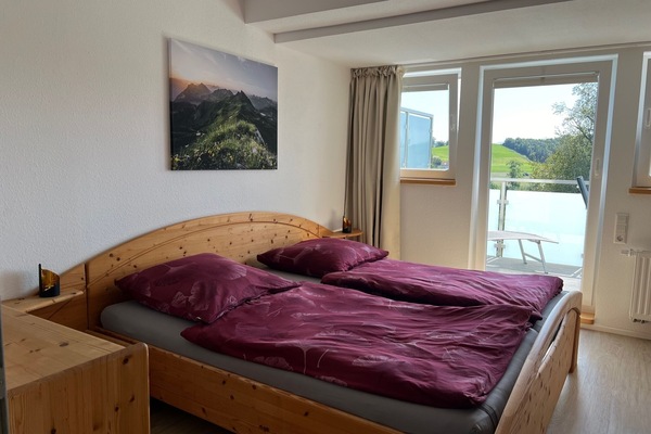 3 chambres, coffre-fort, fer et planche à repasser