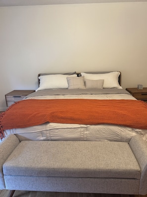 6 bedrooms, iron/ironing board, WiFi, bed sheets