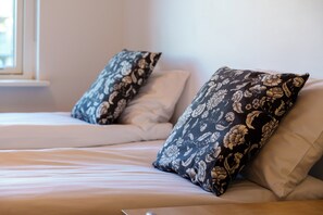 Deluxe-íbúð - 2 svefnherbergi | 2 svefnherbergi, myrkratjöld/-gardínur, straujárn/strauborð