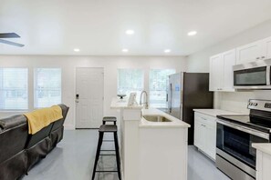 House, 2 Queen Beds, Kitchen, Garden View (142 A Hopkins) | Private kitchen | Fridge, microwave, oven, stovetop - Hopkins (Biloxi)