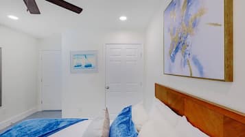 House, 1 Queen Bed, Kitchen, Garden View (Hopkins 142 B) | 2 bedrooms, individually decorated, individually furnished, bed sheets