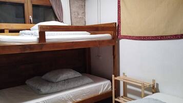 4 slaapkamers, een strijkplank/strijkijzer, wifi, beddengoed