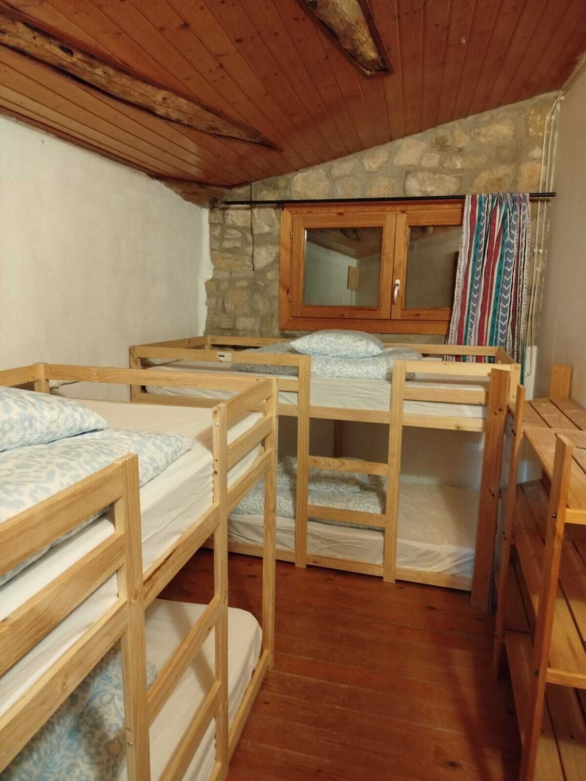 4 chambres, fer et planche à repasser, Wi-Fi, draps fournis