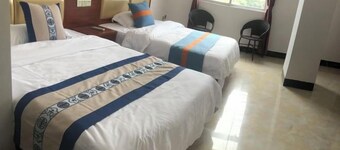 Dongxing Qianghua Business Hotel