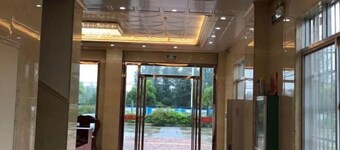 Dongxing Qianghua Business Hotel