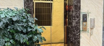 Dongxing Qianghua Business Hotel