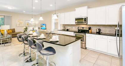 Upstay - Theater Games Sleeps 16 Pool