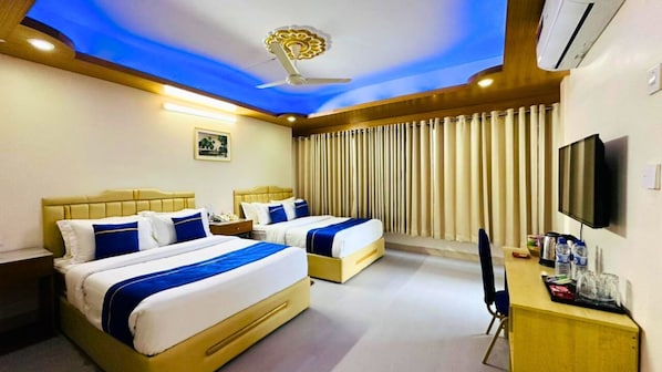 Family Room | 1 bedroom, Egyptian cotton sheets, premium bedding, down duvets