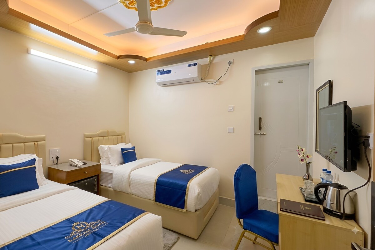 Standard Twin Room | Egyptian cotton sheets, premium bedding, down comforters, pillowtop beds