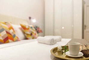 3 Schlafzimmer, Schreibtisch, Bettwäsche