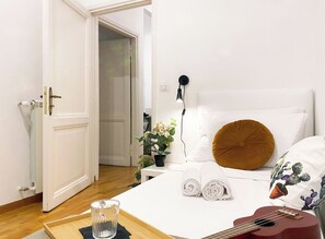 3 Schlafzimmer, Schreibtisch, Bettwäsche