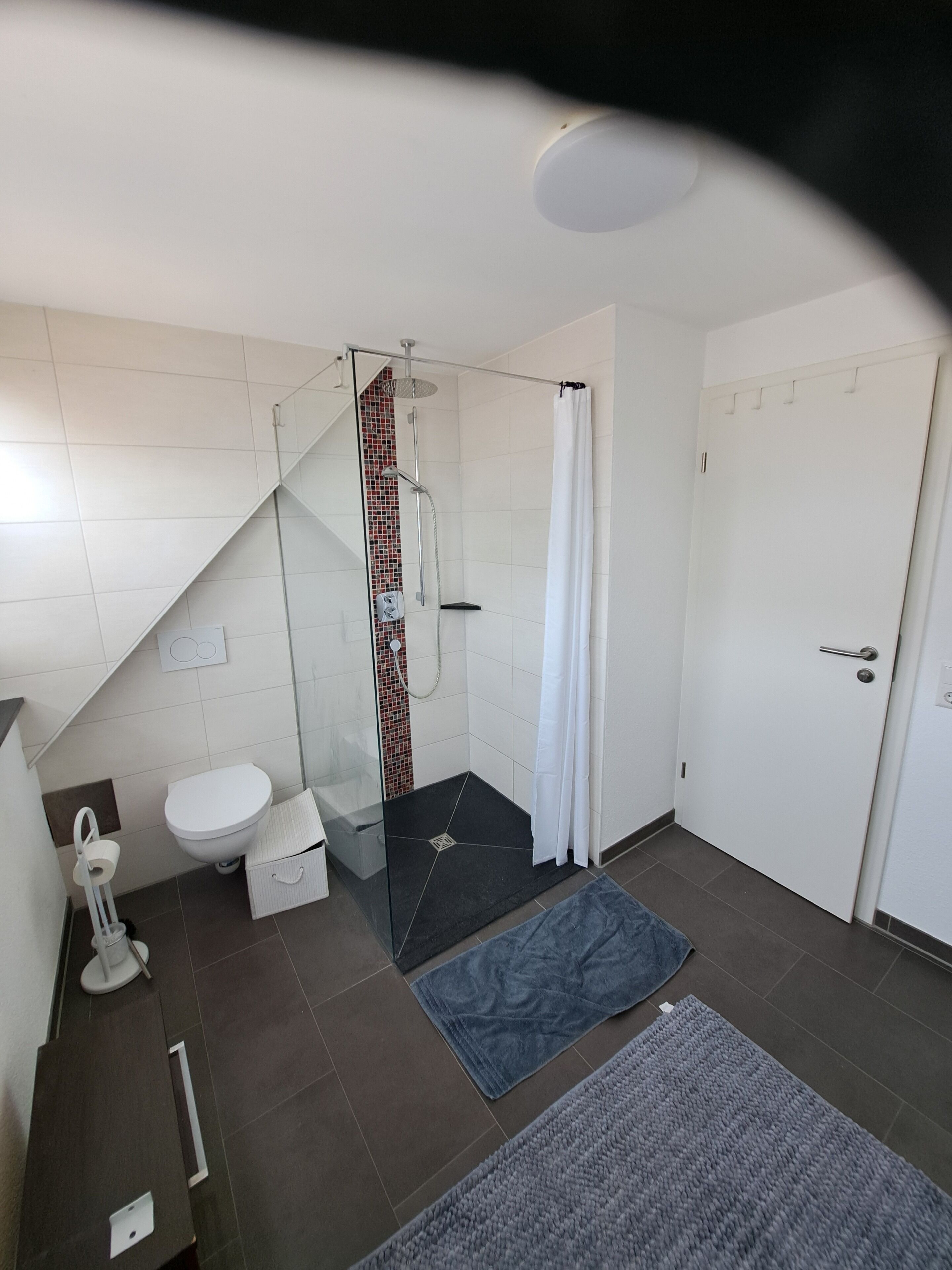 Serviettes fournies, savon, papier toilette