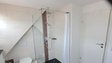 Handtücher, Seife, Toilettenpapier
