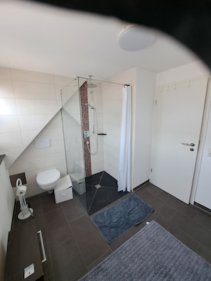 Handtücher, Seife, Toilettenpapier
