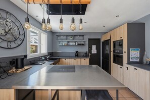 Refrigerador, microondas, horno, lavavajillas