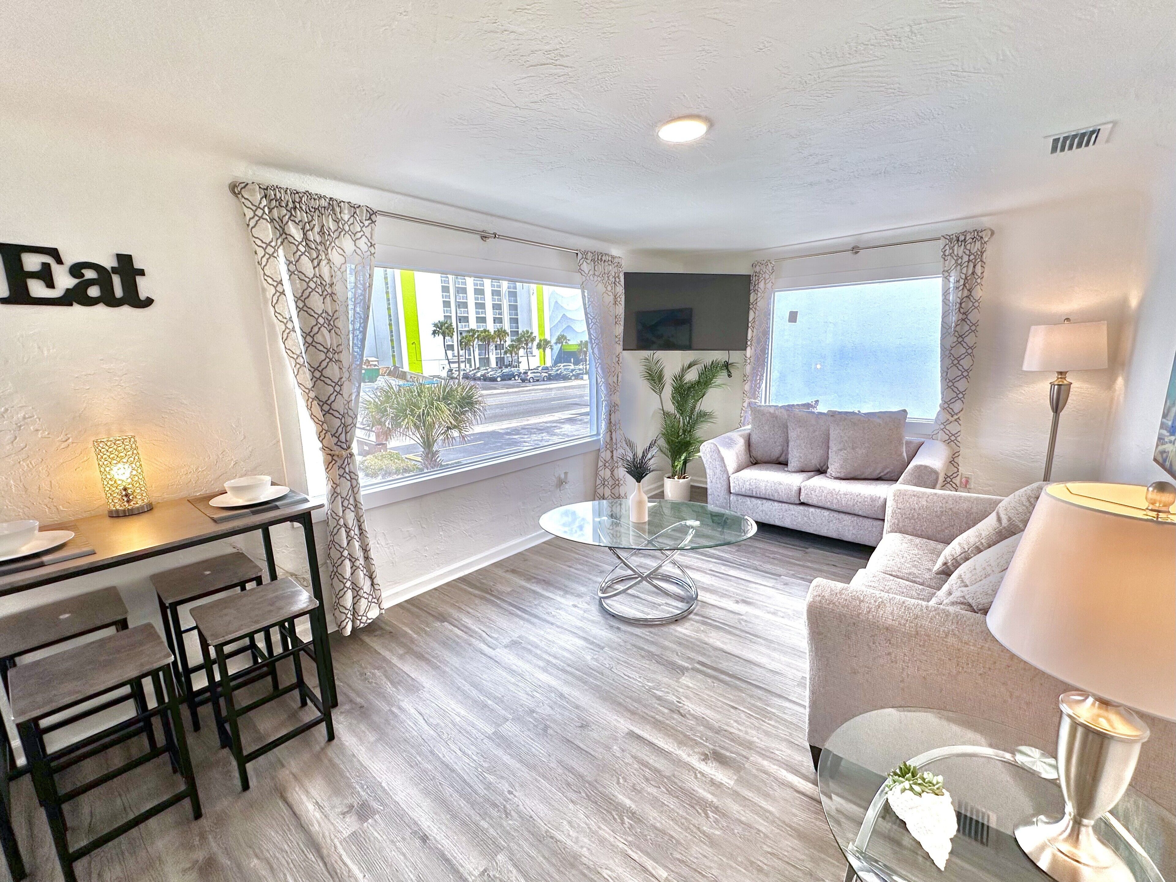 Serene Oceanview Oasis - Luxury and Comfort